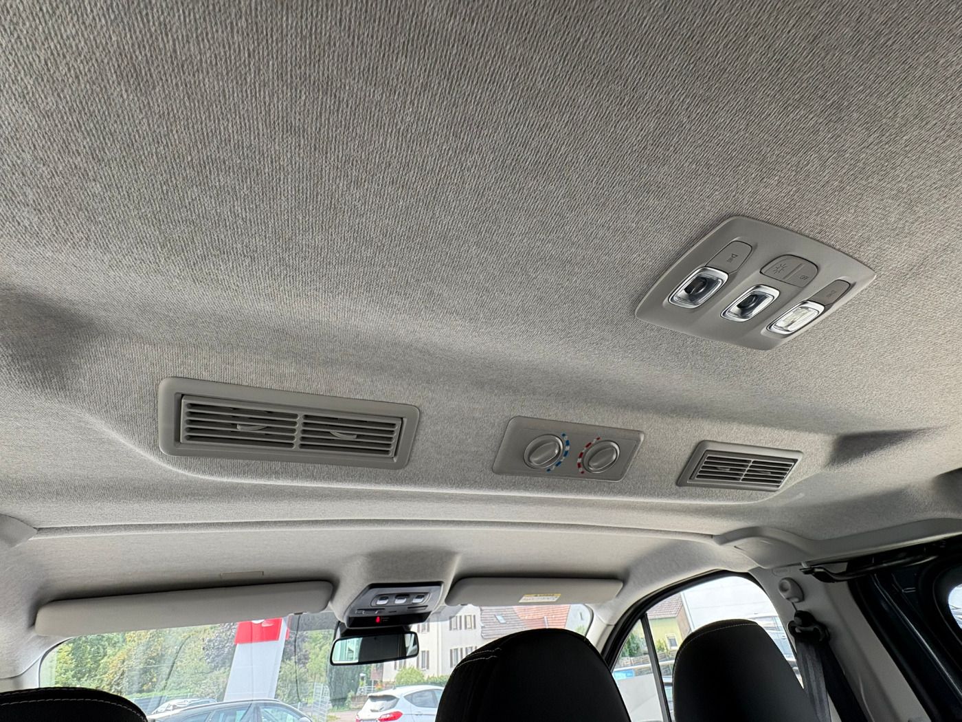 Fahrzeugabbildung Nissan Primastar Kombi dCI 110 L1H1 2.8t N-Connecta LED