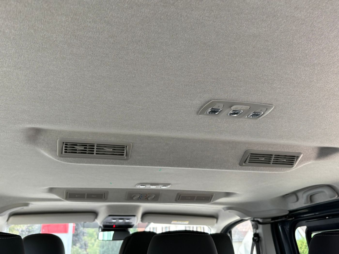 Fahrzeugabbildung Nissan Primastar Kombi dCI 110 L1H1 2.8t N-Connecta LED