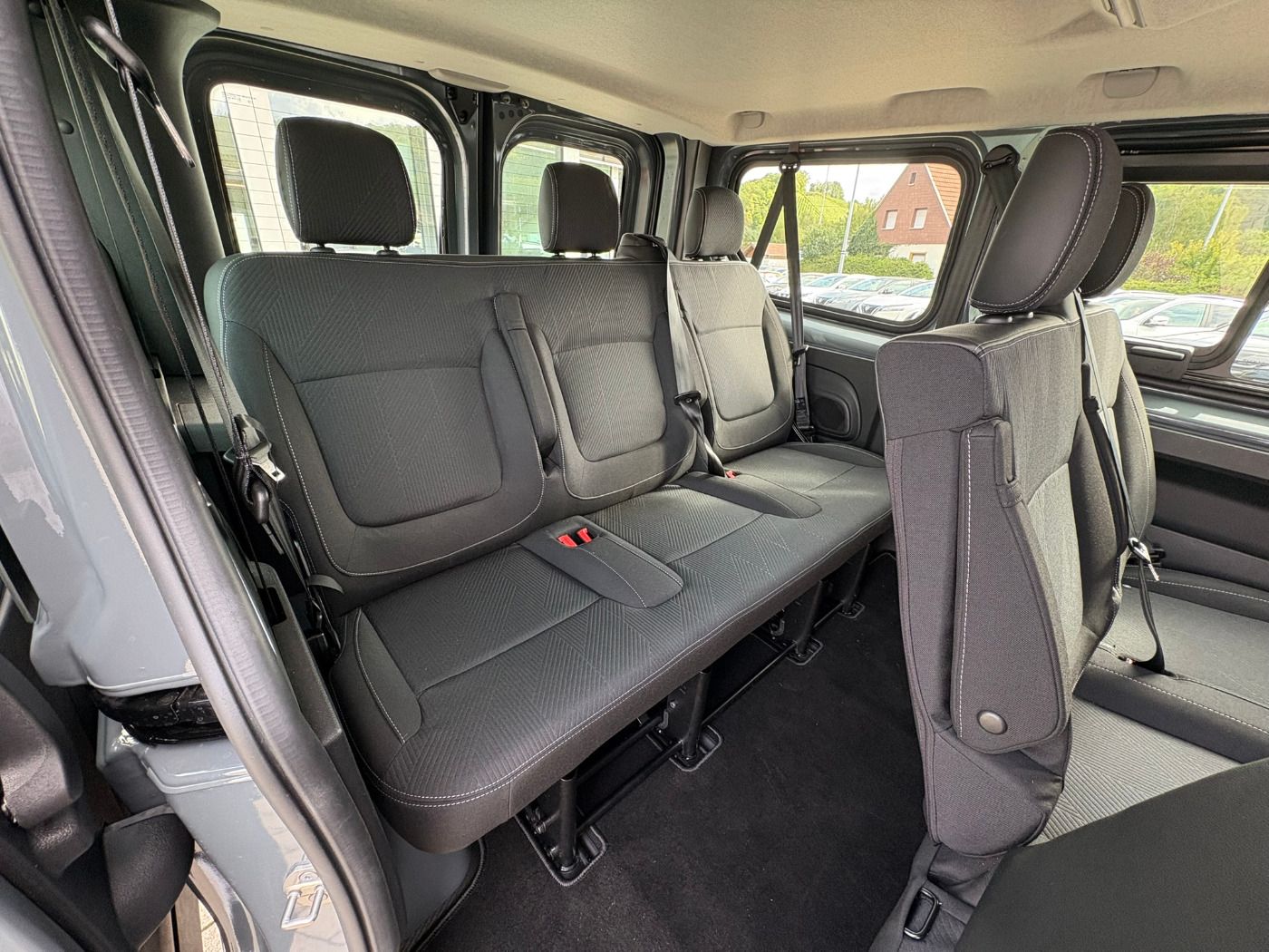 Fahrzeugabbildung Nissan Primastar Kombi dCI 110 L1H1 2.8t N-Connecta LED