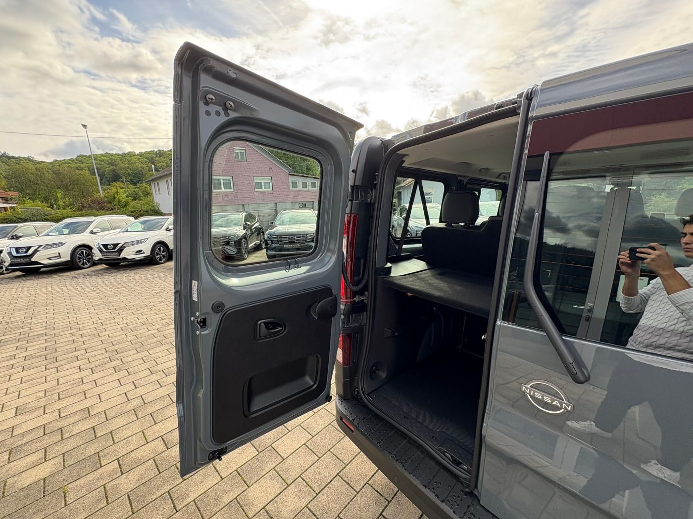 Fahrzeugabbildung Nissan Primastar Kombi dCI 110 L1H1 2.8t N-Connecta LED