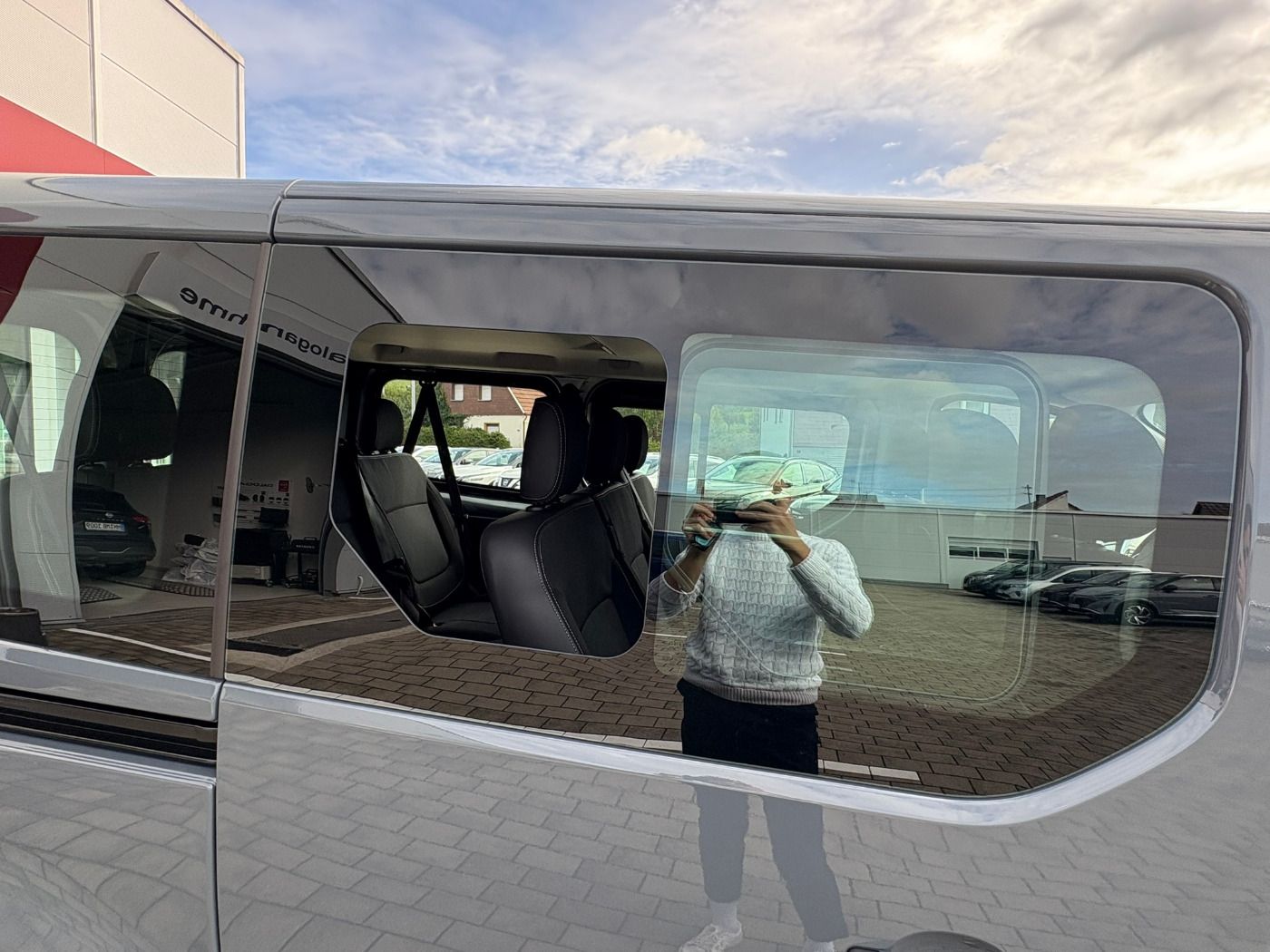 Fahrzeugabbildung Nissan Primastar Kombi dCI 110 L1H1 2.8t N-Connecta LED