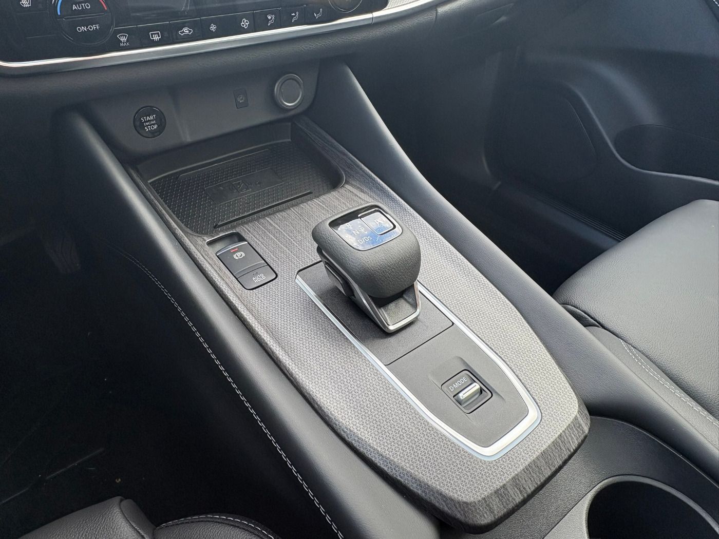 Fahrzeugabbildung Nissan Qashqai 1.3 DIG-T MHEV Tekna Bose+ Pano+LED+Navi