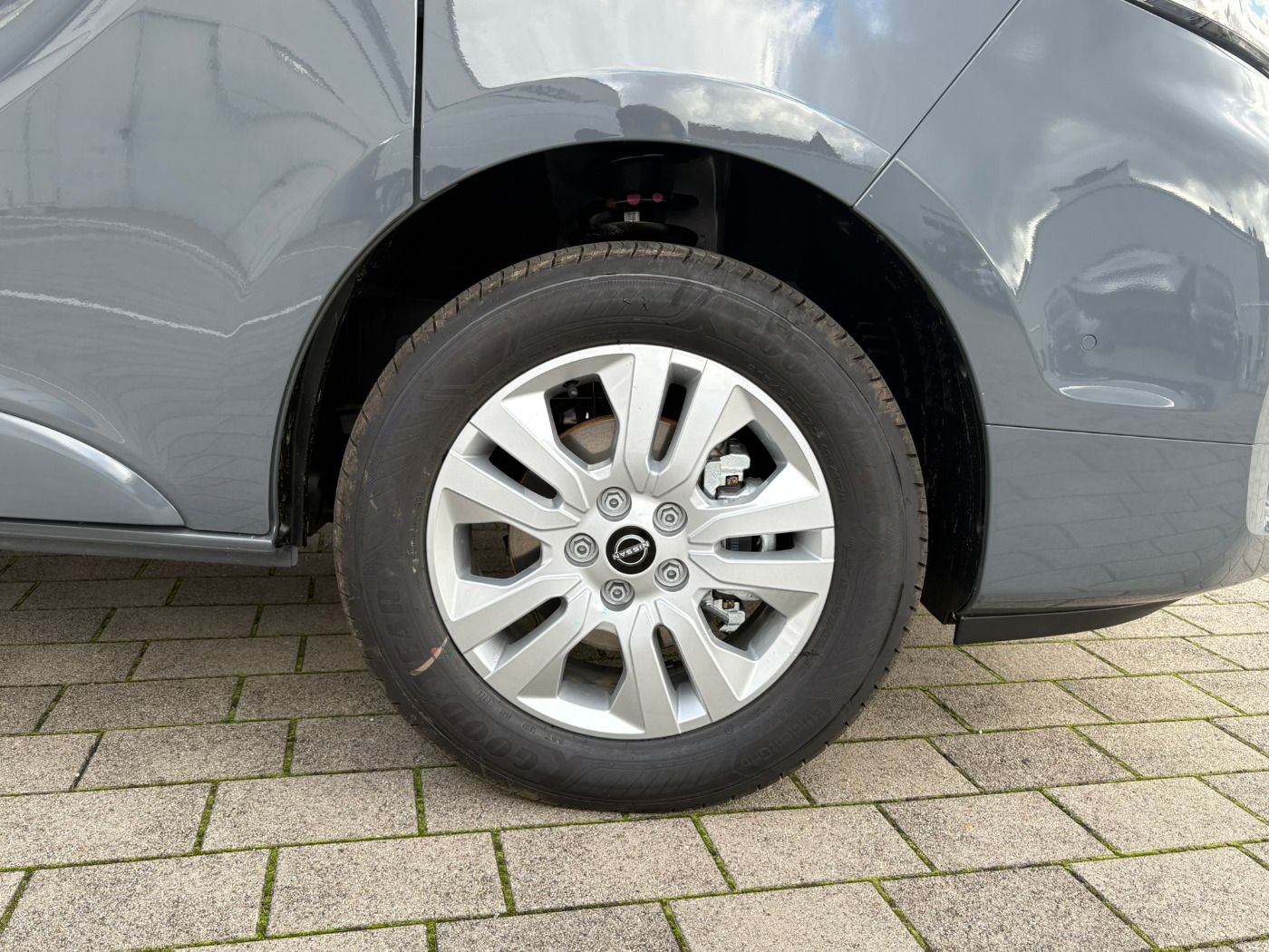 Fahrzeugabbildung Nissan Primastar Kombi L1H1 Tekna dCI 170 2.8t ACC+LED