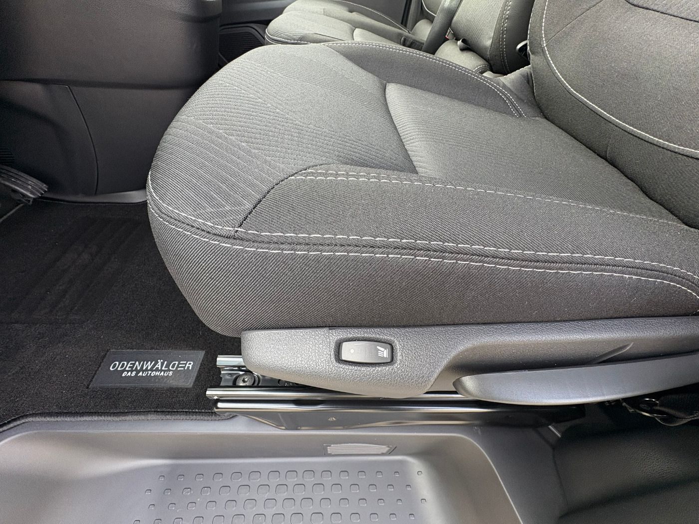 Fahrzeugabbildung Nissan Primastar Kombi L1H1 Tekna dCI 170 2.8t ACC+LED