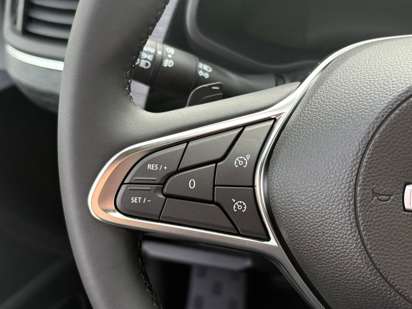 Fahrzeugabbildung Nissan Primastar Kombi L1H1 Tekna dCI 170 2.8t ACC+LED