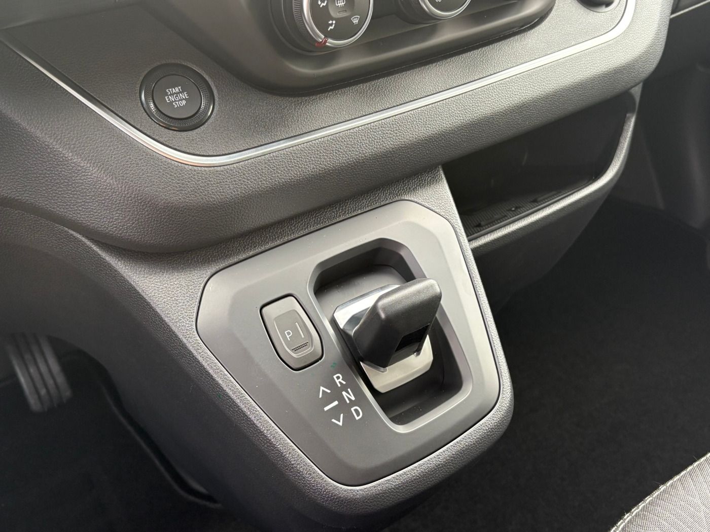 Fahrzeugabbildung Nissan Primastar Kombi L1H1 Tekna dCI 170 2.8t ACC+LED