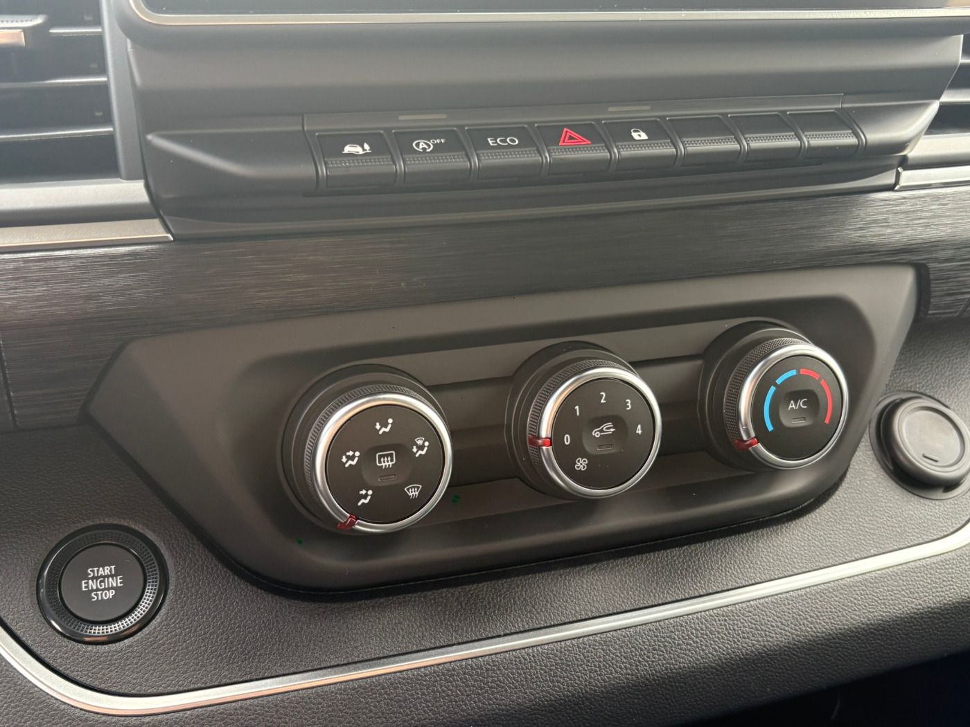 Fahrzeugabbildung Nissan Primastar Kombi L1H1 Tekna dCI 170 2.8t ACC+LED