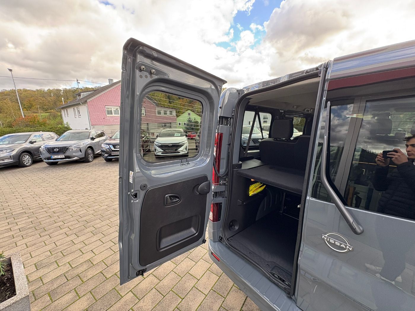 Fahrzeugabbildung Nissan Primastar Kombi L1H1 Tekna dCI 170 2.8t ACC+LED