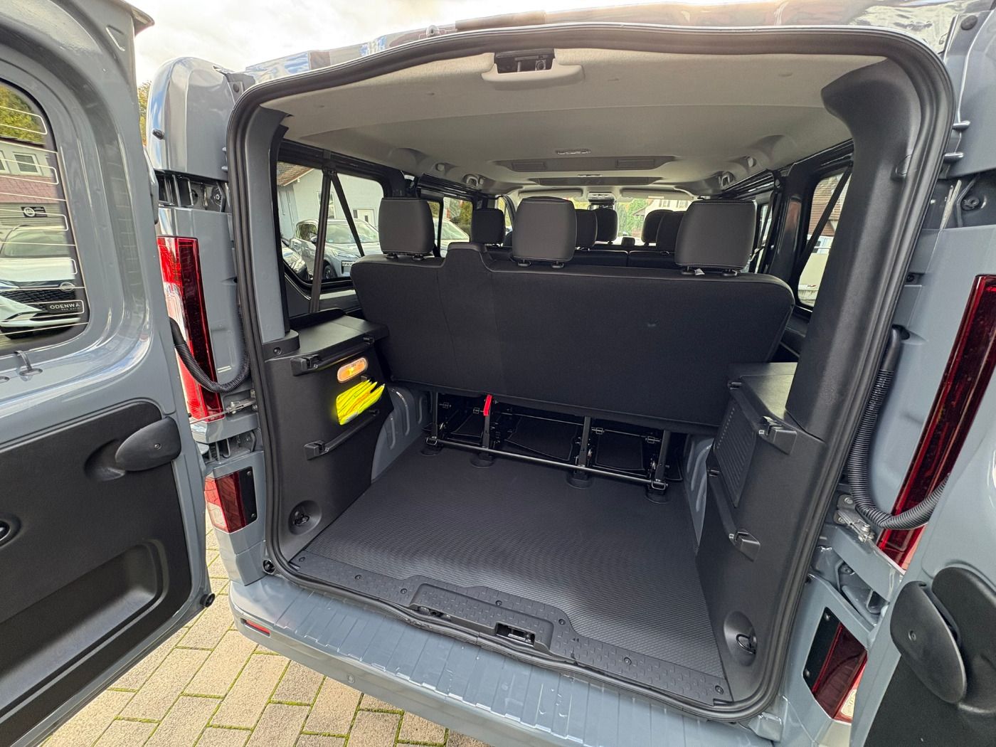 Fahrzeugabbildung Nissan Primastar Kombi L1H1 Tekna dCI 170 2.8t ACC+LED
