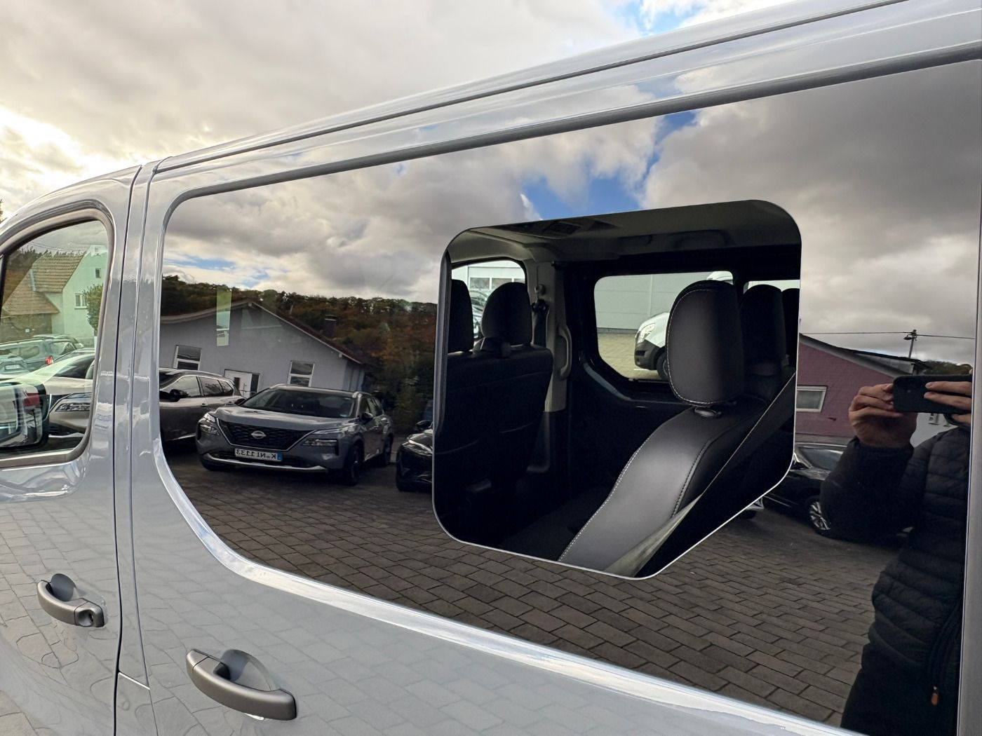 Fahrzeugabbildung Nissan Primastar Kombi L1H1 Tekna dCI 170 2.8t ACC+LED