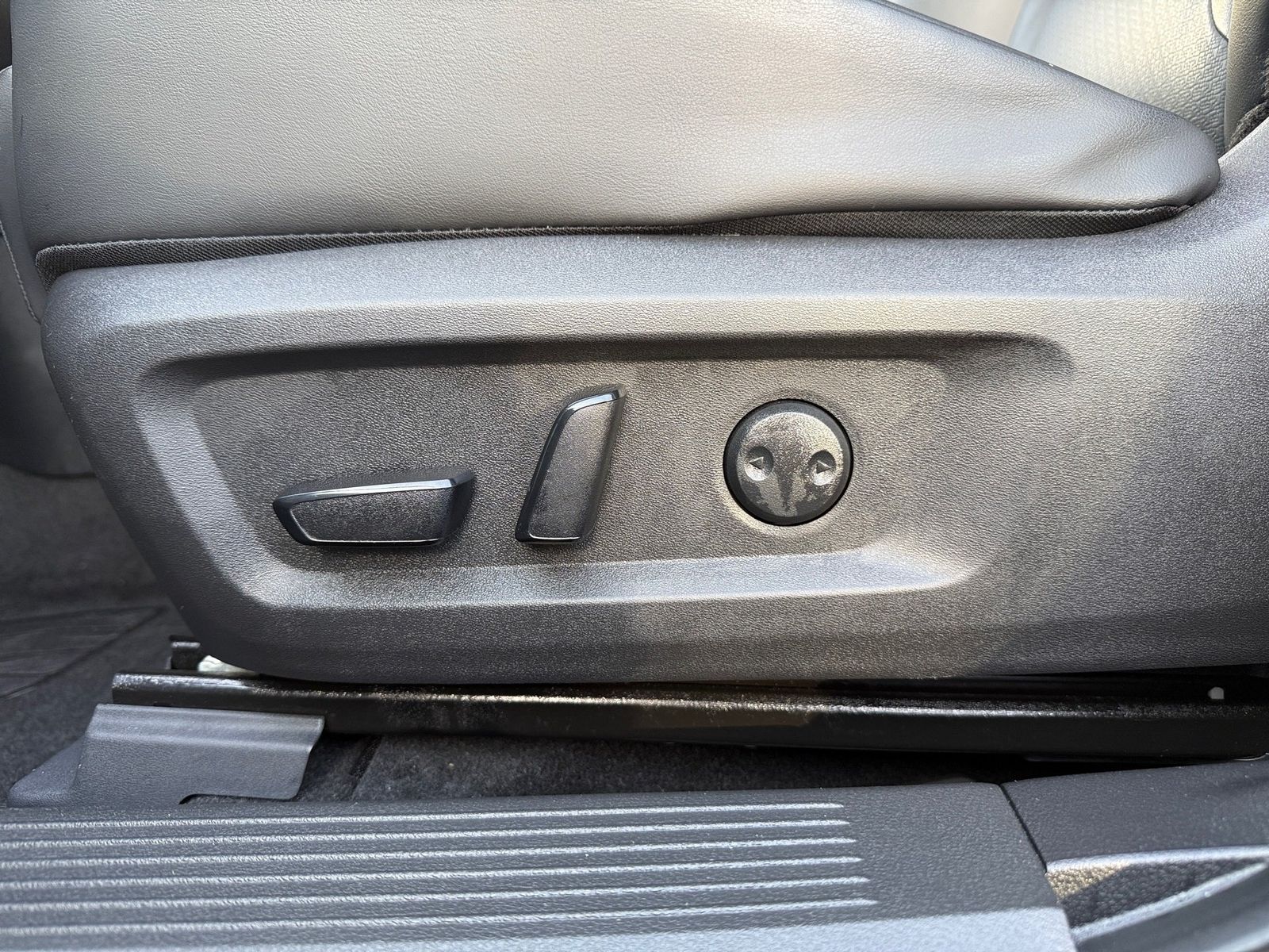 Fahrzeugabbildung Nissan X-Trail 1.5VC-T e-Power N-Connecta Familien Pake