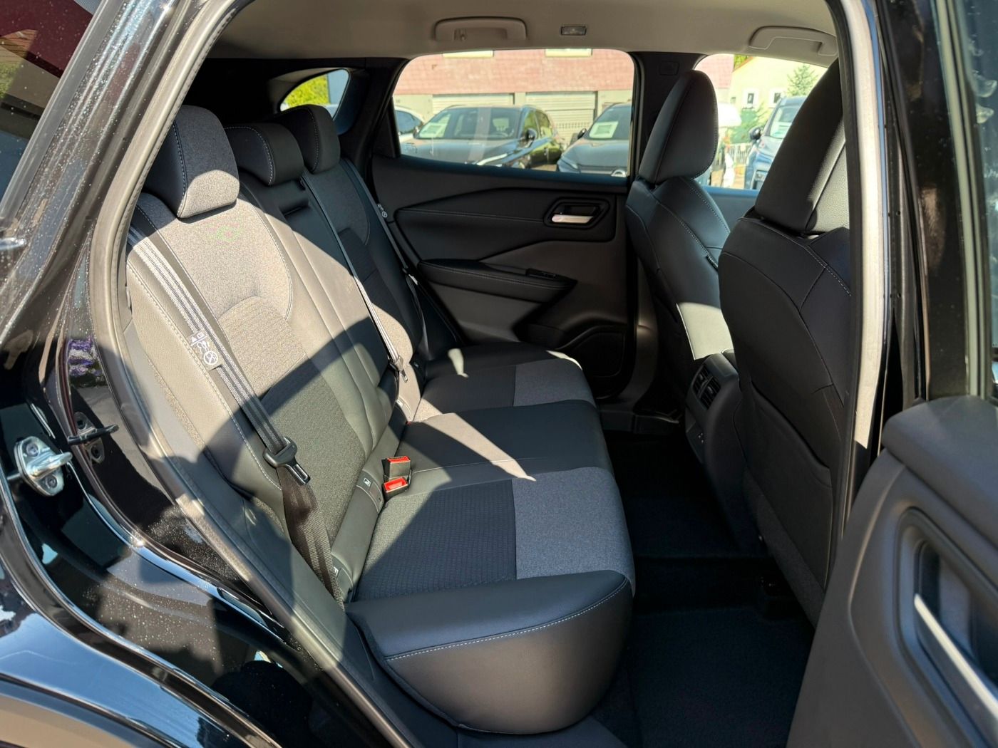 Fahrzeugabbildung Nissan Qashqai 1.3DIG-T MHEV N-Connecta CVT Winter Komf