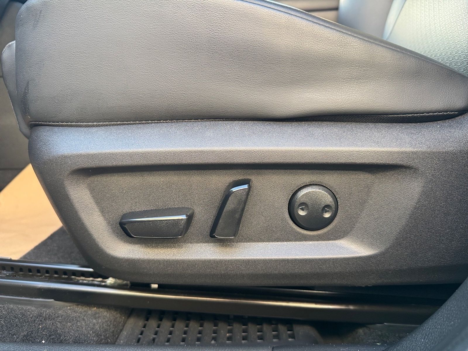 Fahrzeugabbildung Nissan X-Trail 1.5VC-T MHEV N-Connecta CVT HUD