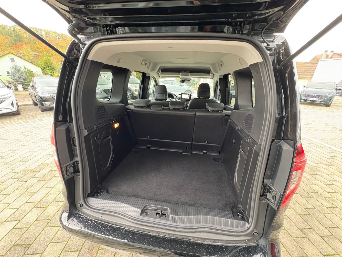Fahrzeugabbildung Nissan Townstar Kombi 1.3DIG-T Autom. L1 Tekna Design P