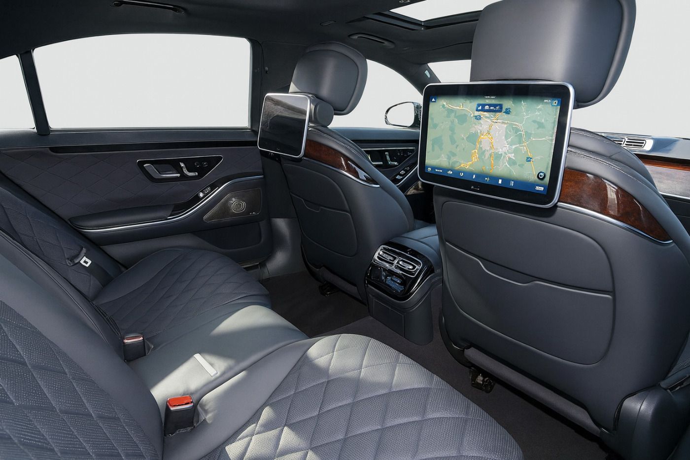 Fahrzeugabbildung Mercedes-Benz S 500 4Matic AMG Line ACC+LED+Luft+Navi+SHZ+Kam.