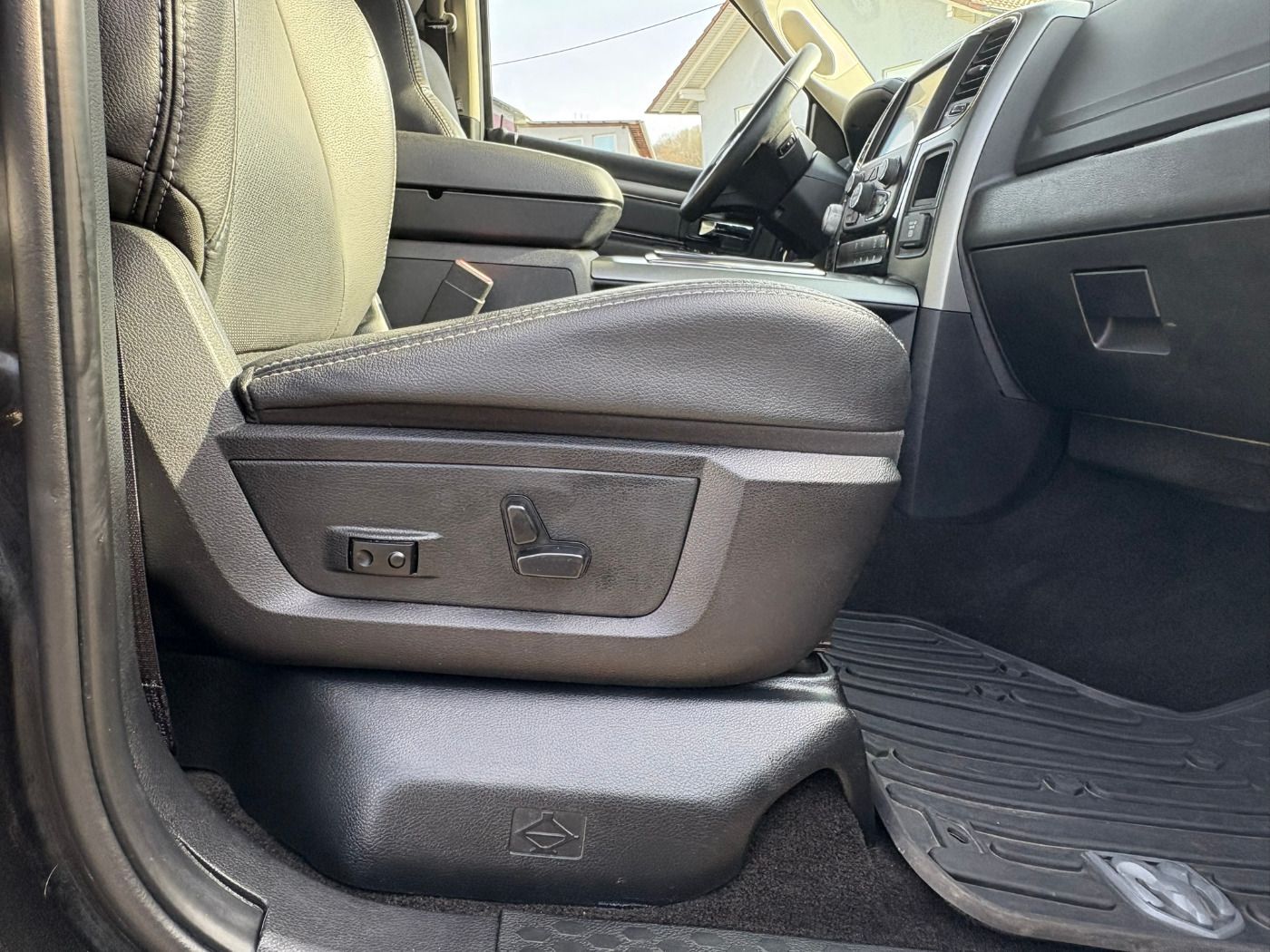 Fahrzeugabbildung Dodge RAM 1500 Sport