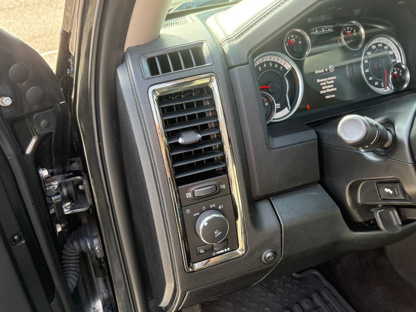 Fahrzeugabbildung Dodge RAM 1500 Sport