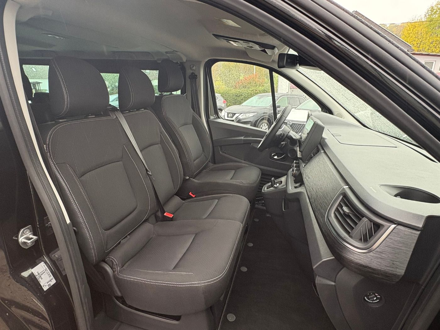 Fahrzeugabbildung Nissan Primastar Kombi L2H1 Tekna Autom. 9S 9-Sitzer