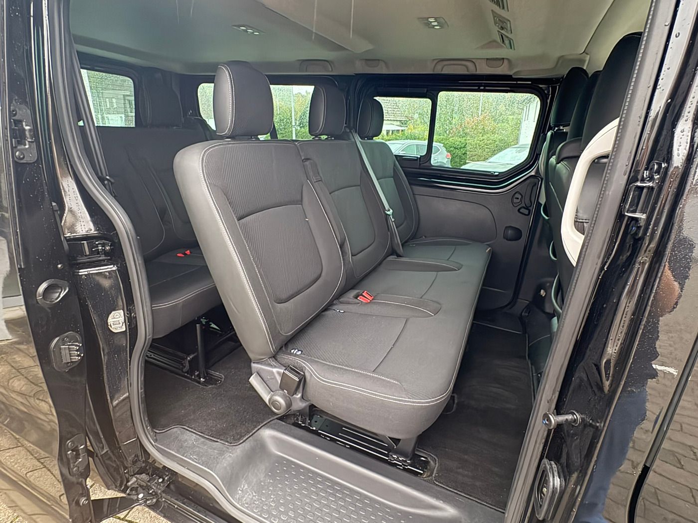 Fahrzeugabbildung Nissan Primastar Kombi L2H1 Tekna Autom. 9S 9-Sitzer