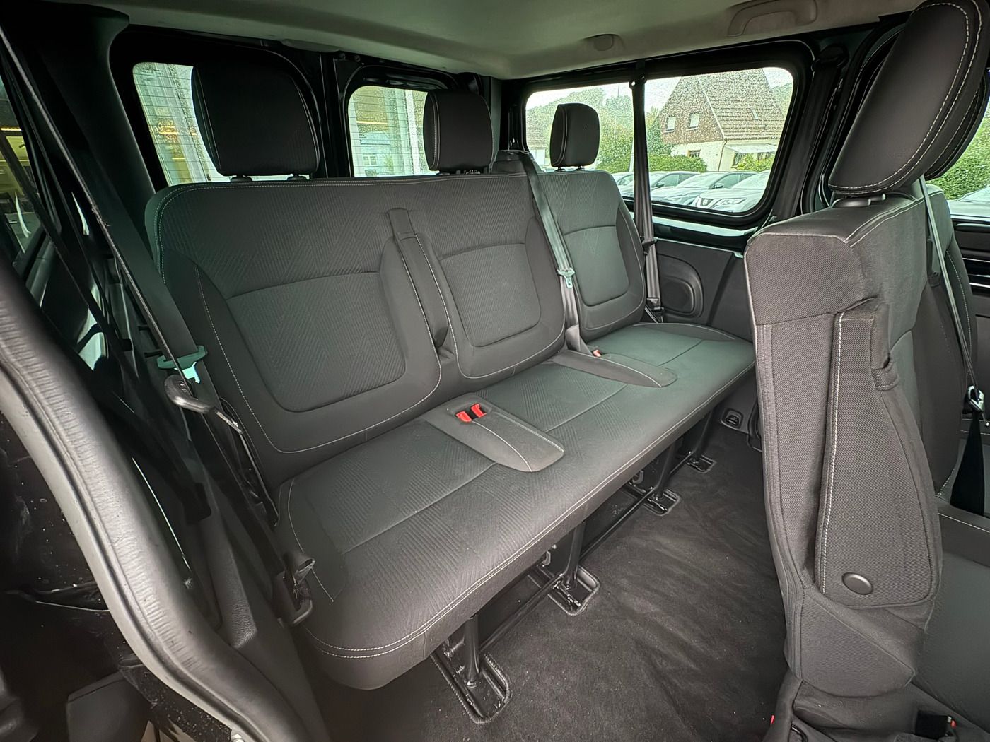 Fahrzeugabbildung Nissan Primastar Kombi L2H1 Tekna Autom. 9S 9-Sitzer