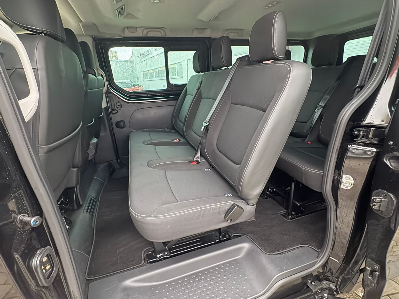 Fahrzeugabbildung Nissan Primastar Kombi L2H1 Tekna Autom. 9S 9-Sitzer