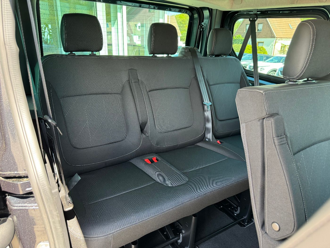 Fahrzeugabbildung Nissan Primastar Kombi L1H1 Autom. Tekna Design Paket 8