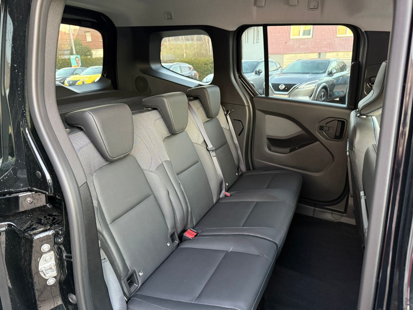 Fahrzeugabbildung Nissan Townstar Kombi L1 1.3DIG-T Tekna Design Paket