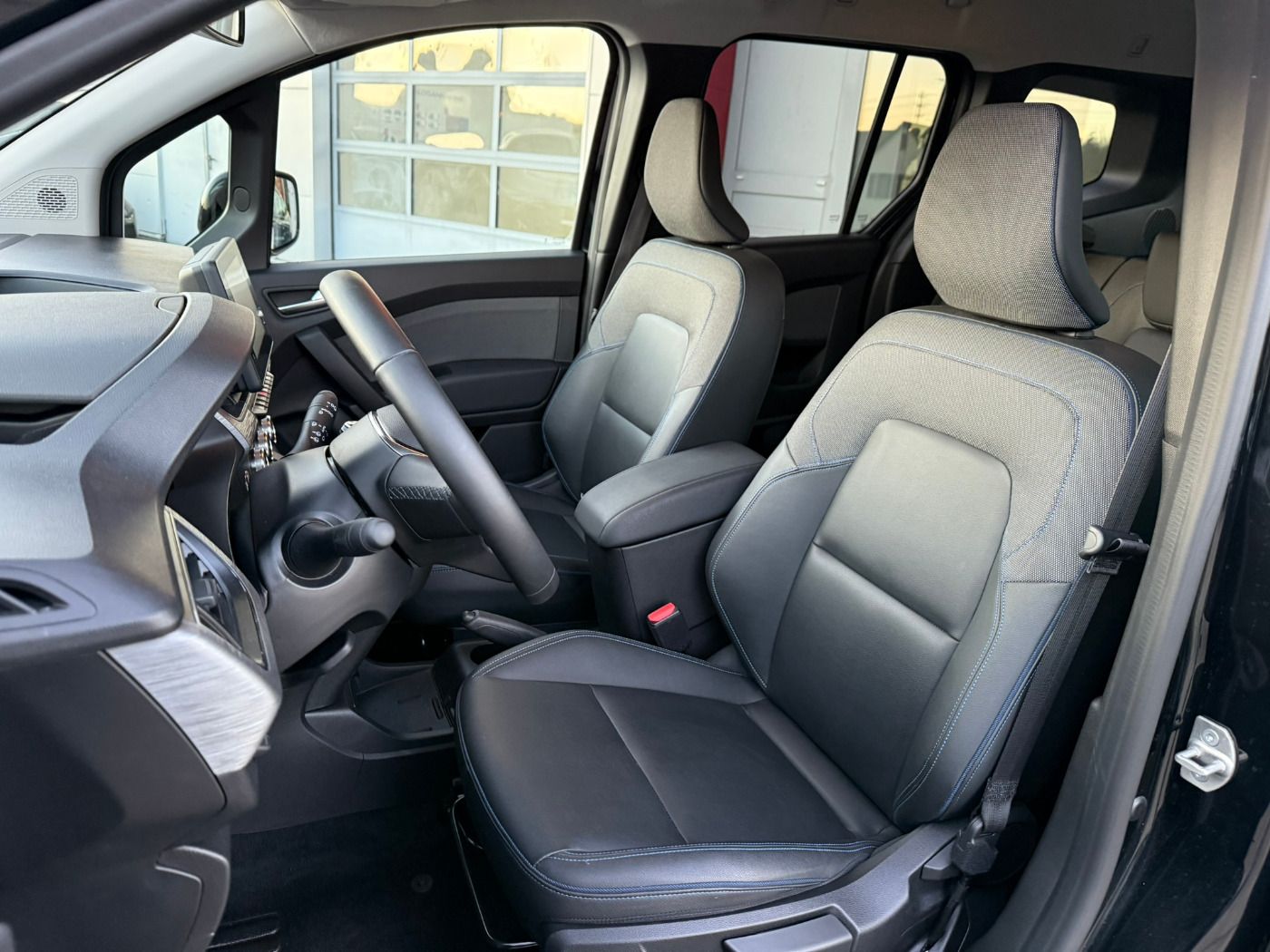 Fahrzeugabbildung Nissan Townstar Kombi L1 1.3DIG-T Tekna Design Paket