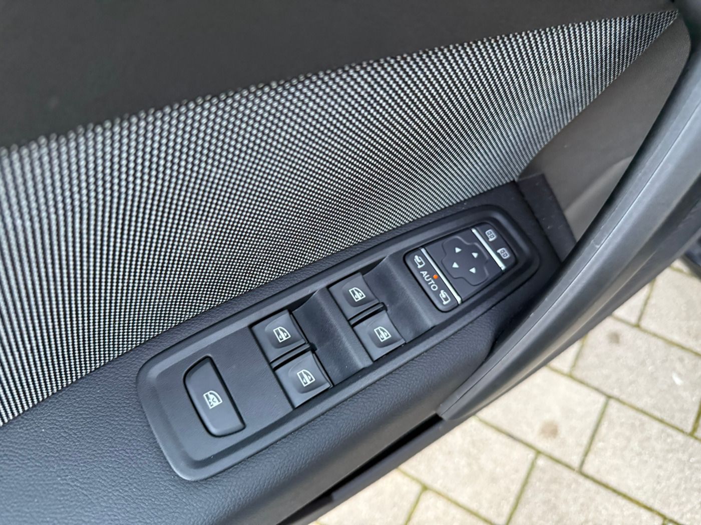 Fahrzeugabbildung Nissan Townstar Kombi L1 1.3DIG-T Tekna Design Paket