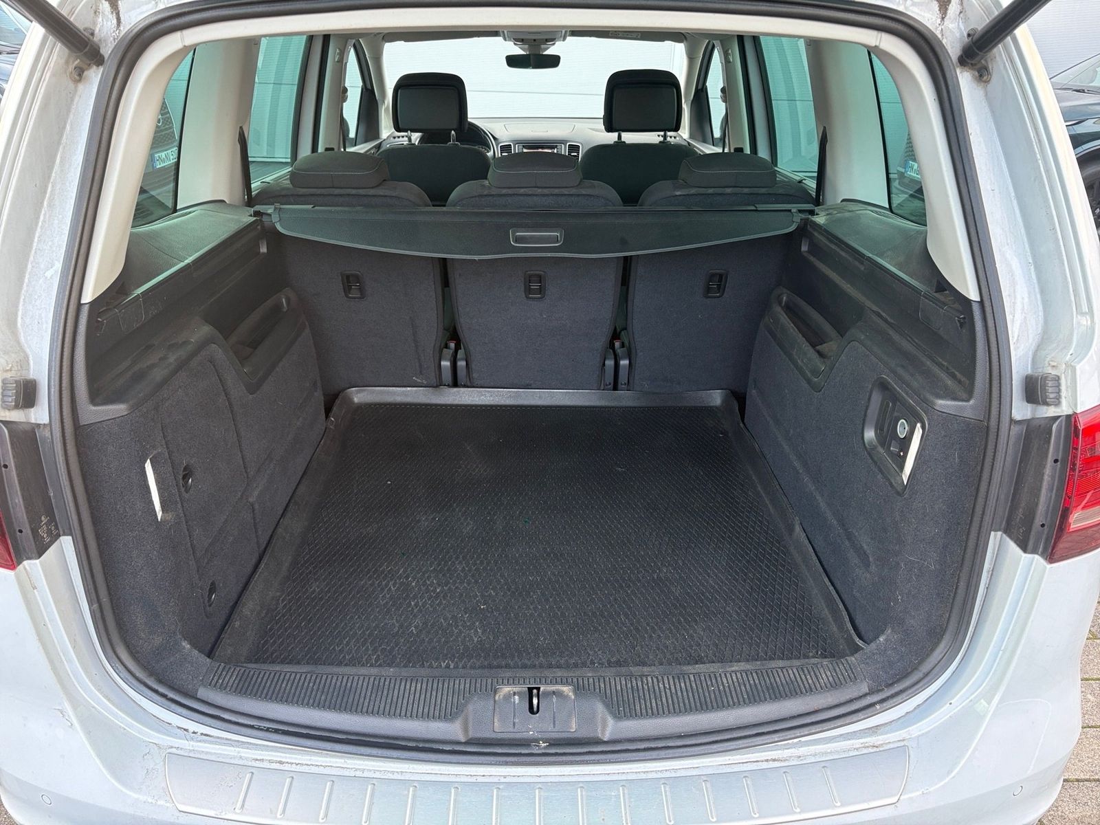 Fahrzeugabbildung Volkswagen Sharan 2.0 TDI BMT IQ.DRIVE SHZ+Winterp.+KlimaA