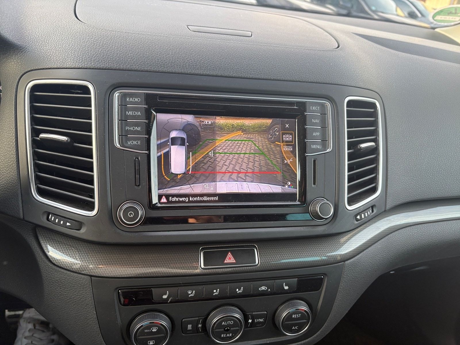 Fahrzeugabbildung Volkswagen Sharan 2.0 TDI BMT IQ.DRIVE SHZ+Winterp.+KlimaA