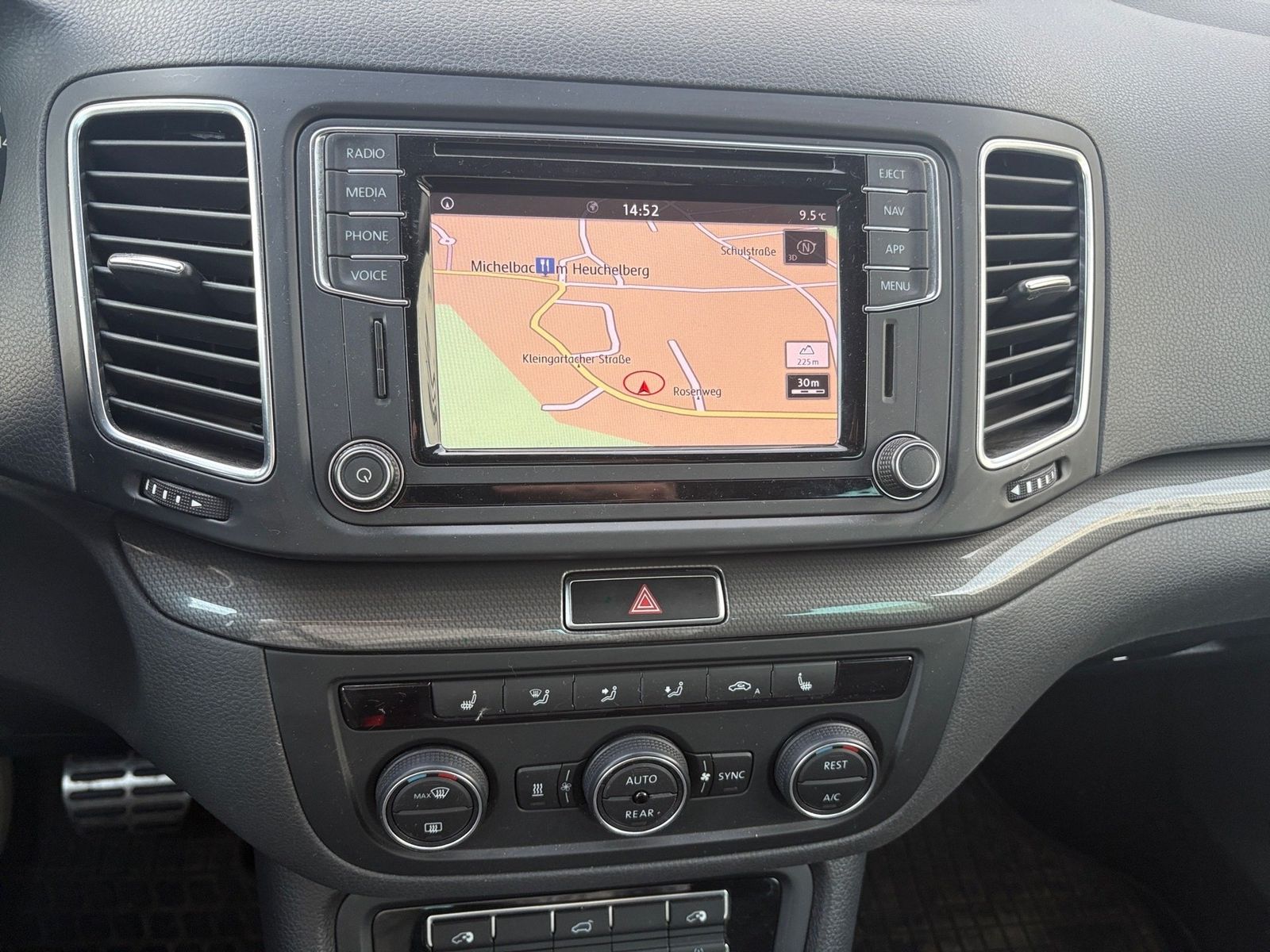 Fahrzeugabbildung Volkswagen Sharan 2.0 TDI BMT IQ.DRIVE SHZ+Winterp.+KlimaA