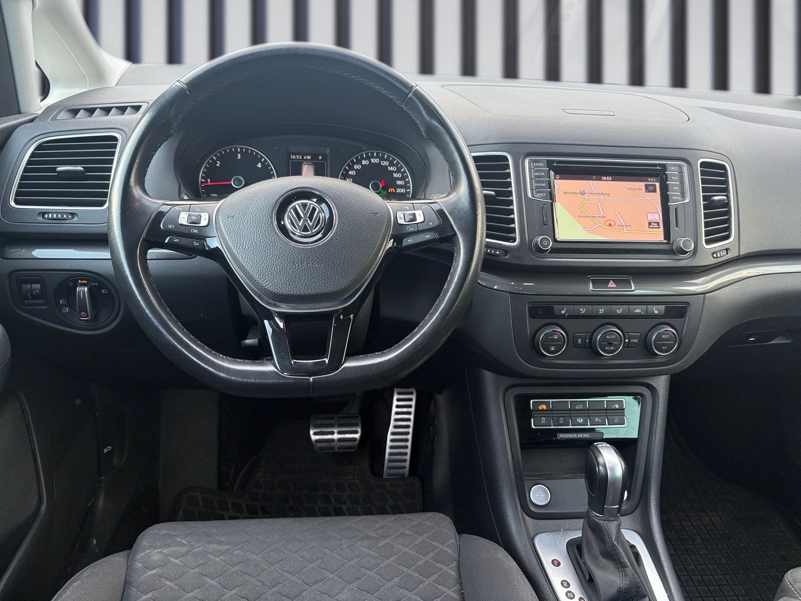 Fahrzeugabbildung Volkswagen Sharan 2.0 TDI BMT IQ.DRIVE SHZ+Winterp.+KlimaA