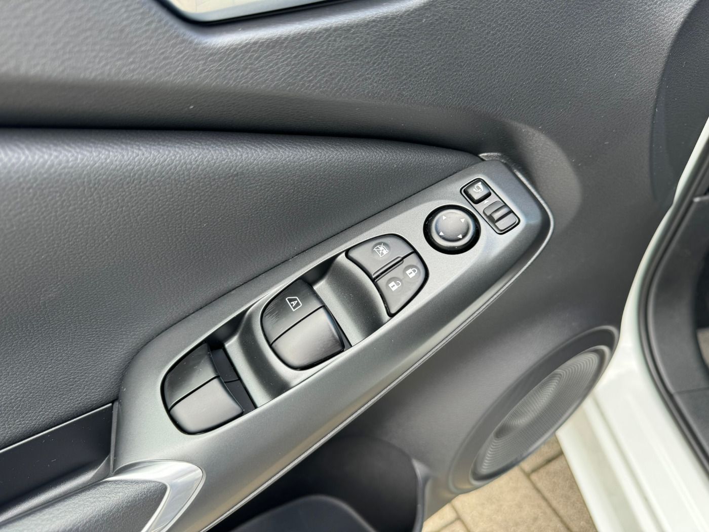 Fahrzeugabbildung Nissan Juke 1.0DIG-T Acenta Autom. Komfort Paket Nissan