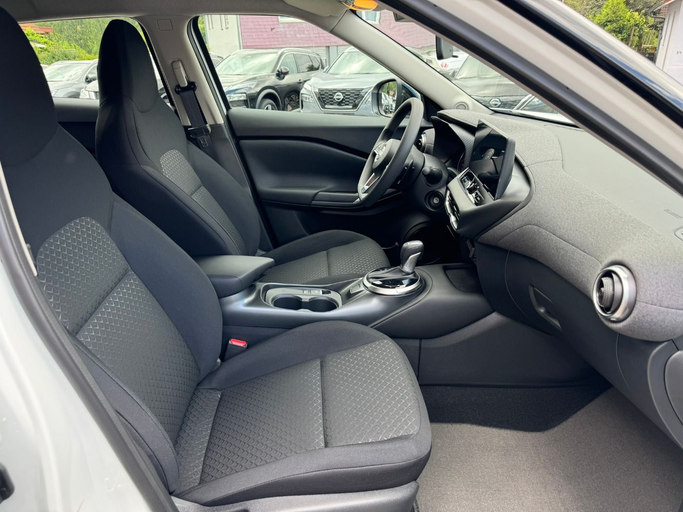 Fahrzeugabbildung Nissan Juke 1.0DIG-T Acenta Autom. Komfort Paket Nissan