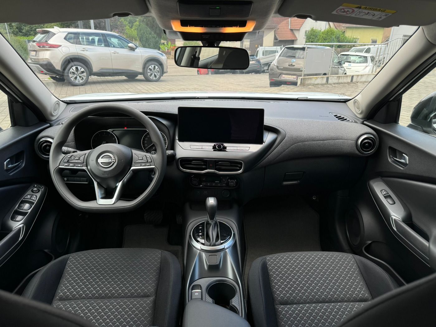 Fahrzeugabbildung Nissan Juke 1.0DIG-T Acenta Autom. Komfort Paket Nissan