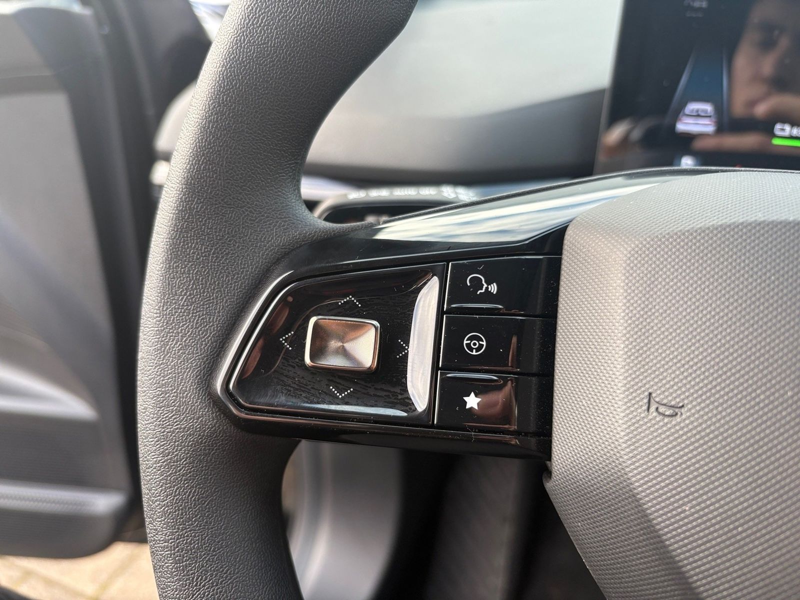 Fahrzeugabbildung MG MG4 ACC+LED+Fernlichtass.+KlimaA+PDC+DynLicht+AU