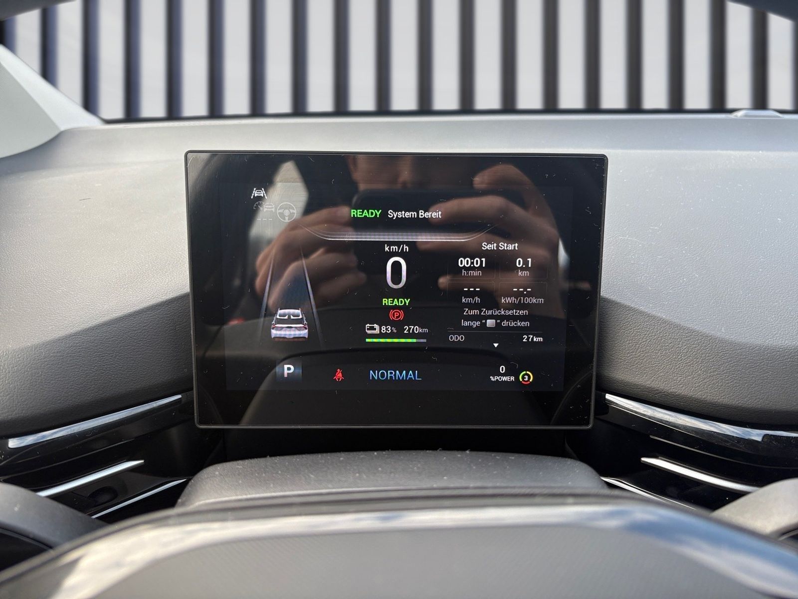 Fahrzeugabbildung MG MG4 ACC+LED+Fernlichtass.+KlimaA+PDC+DynLicht+AU