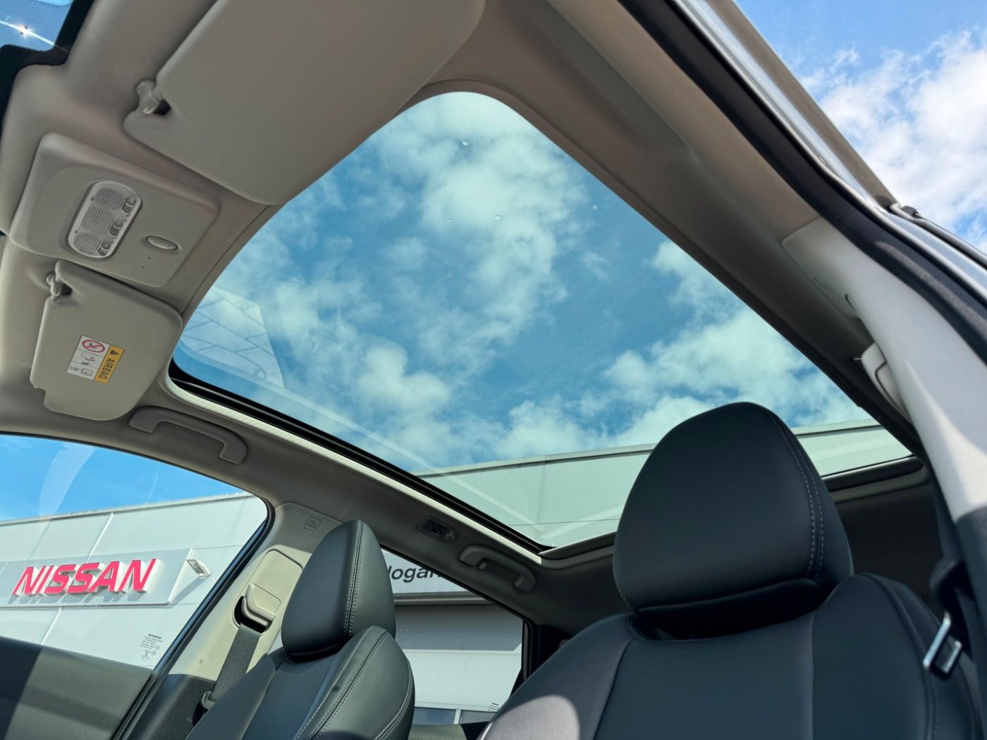 Fahrzeugabbildung Nissan Qashqai 1.3DIG-T Akari Autom. DCT Pano Voll-Lede