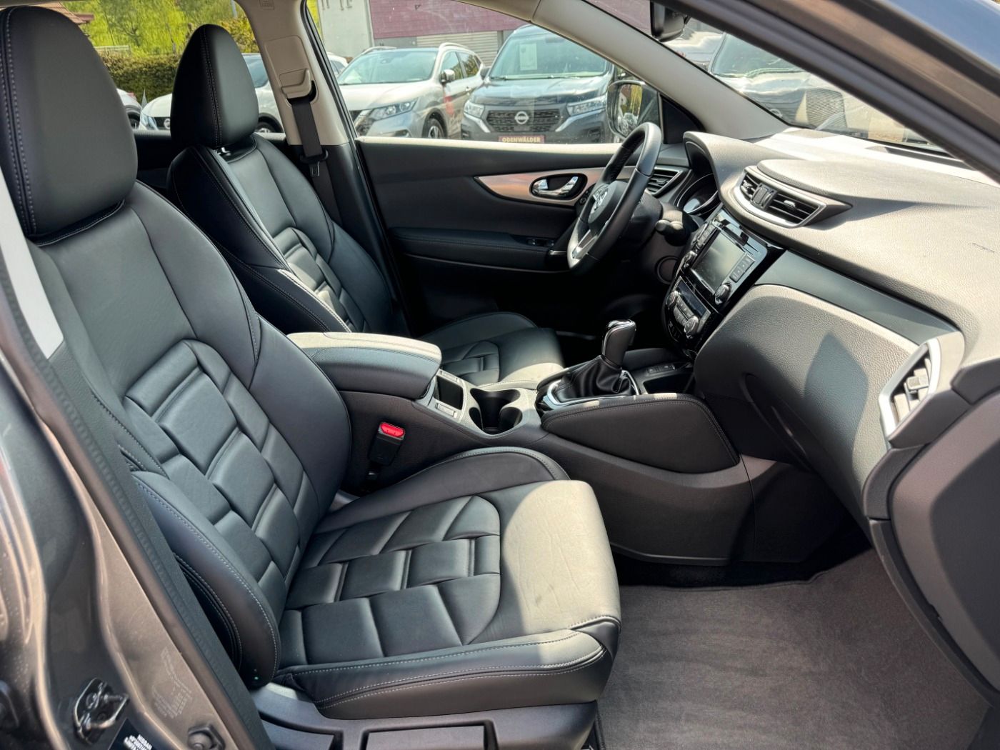 Fahrzeugabbildung Nissan Qashqai 1.3DIG-T Akari Autom. DCT Pano Voll-Lede