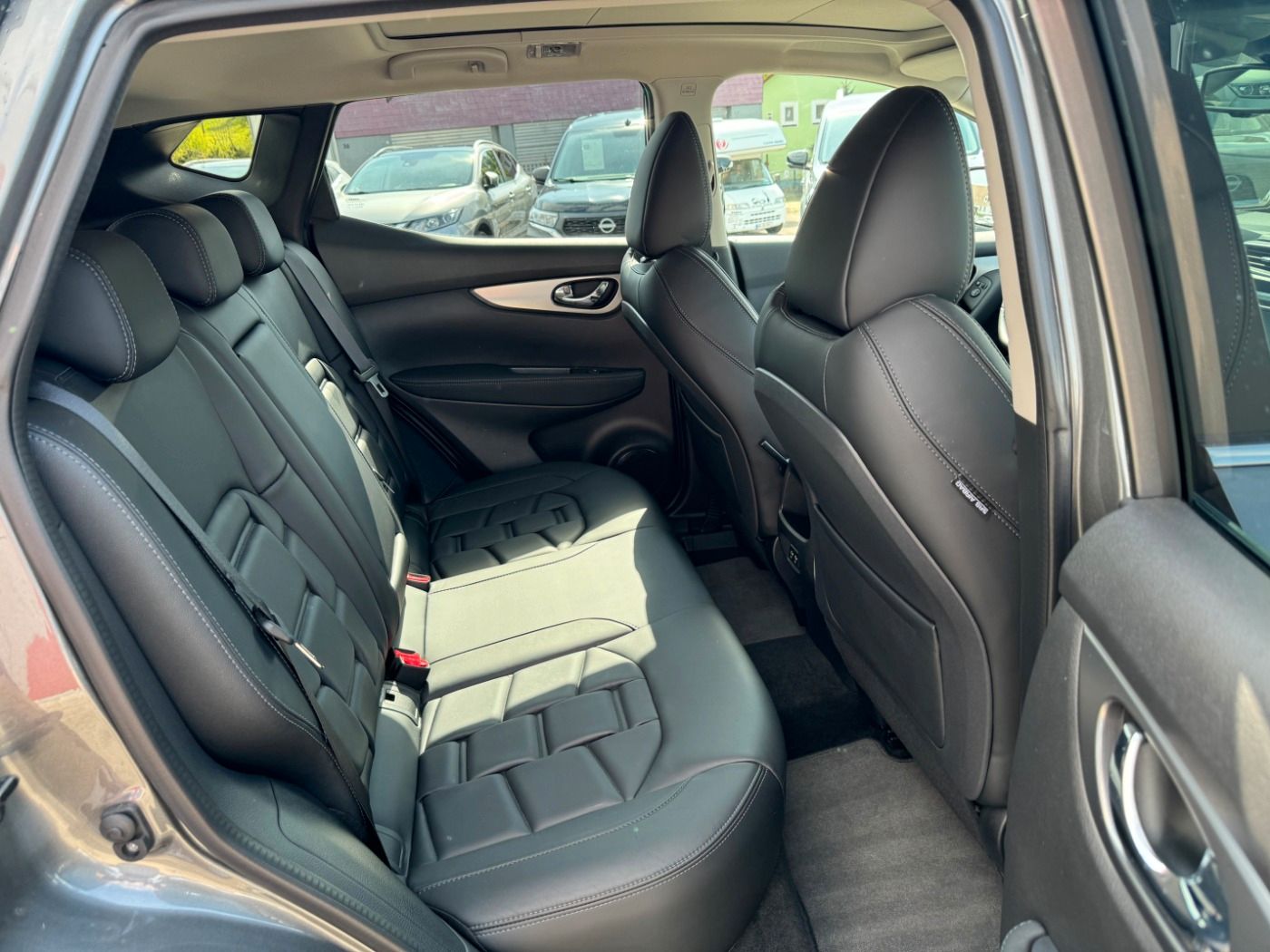 Fahrzeugabbildung Nissan Qashqai 1.3DIG-T Akari Autom. DCT Pano Voll-Lede