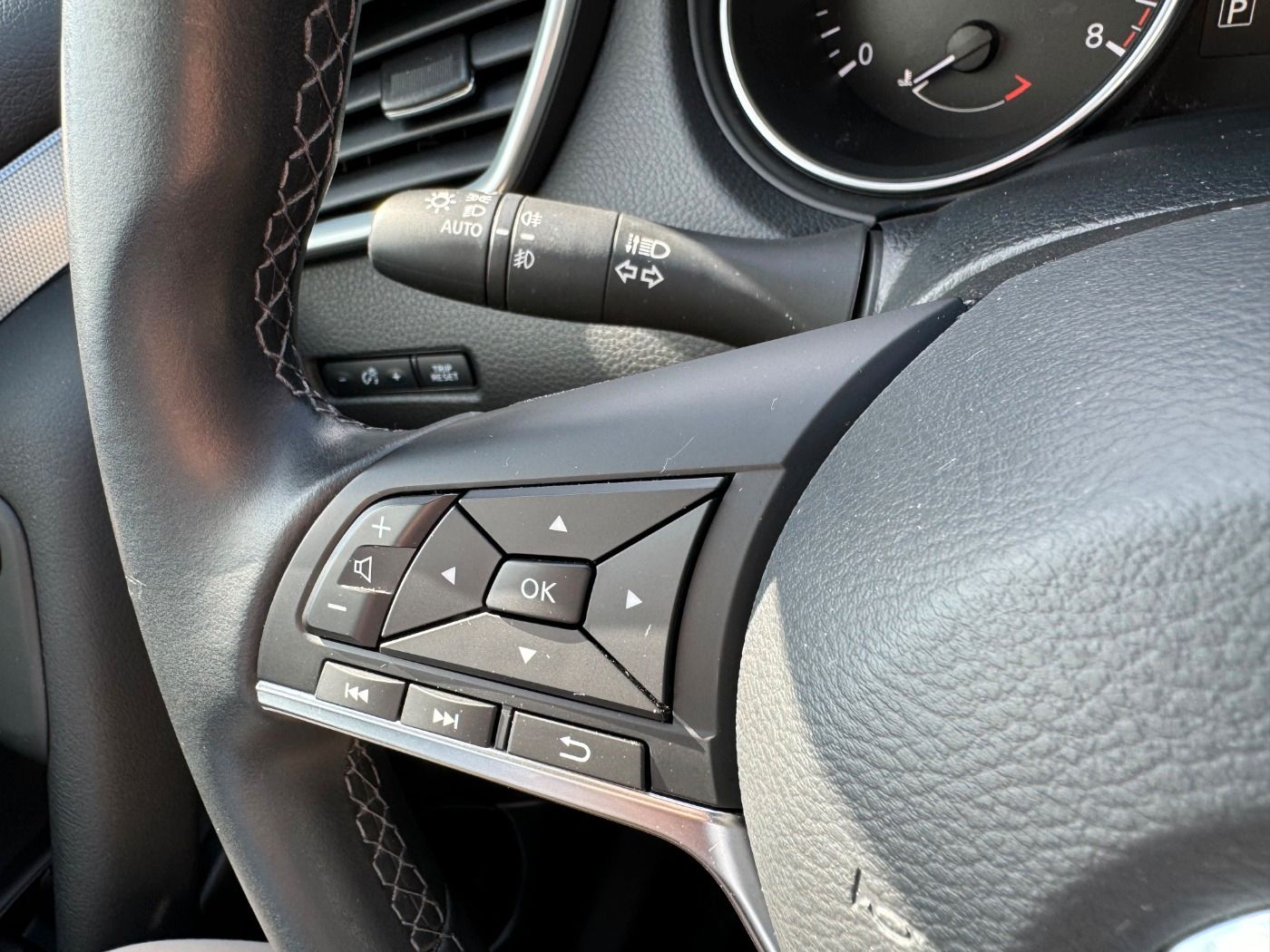 Fahrzeugabbildung Nissan Qashqai 1.3DIG-T Akari Autom. DCT Pano Voll-Lede