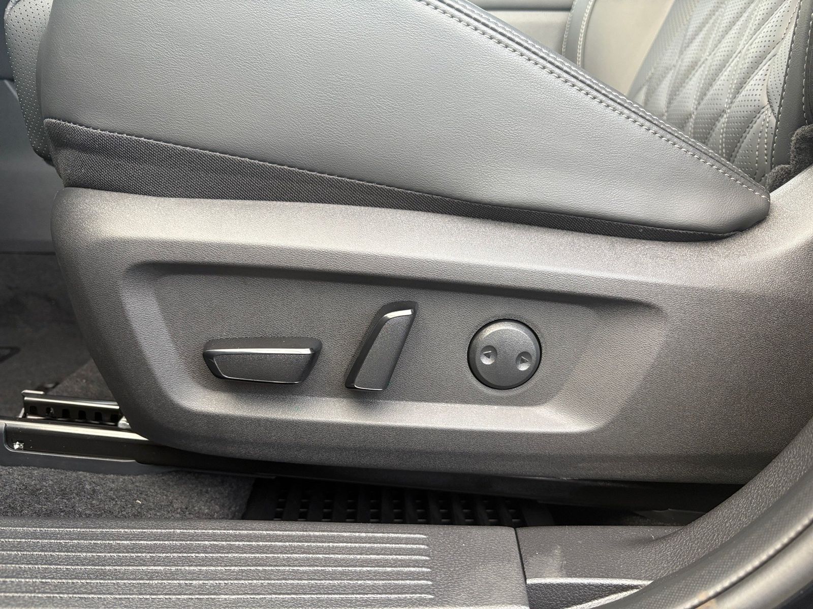 Fahrzeugabbildung Nissan X-Trail 1.5 VC-T MHEV Tekna+ ACC+LED+Navi+Pano