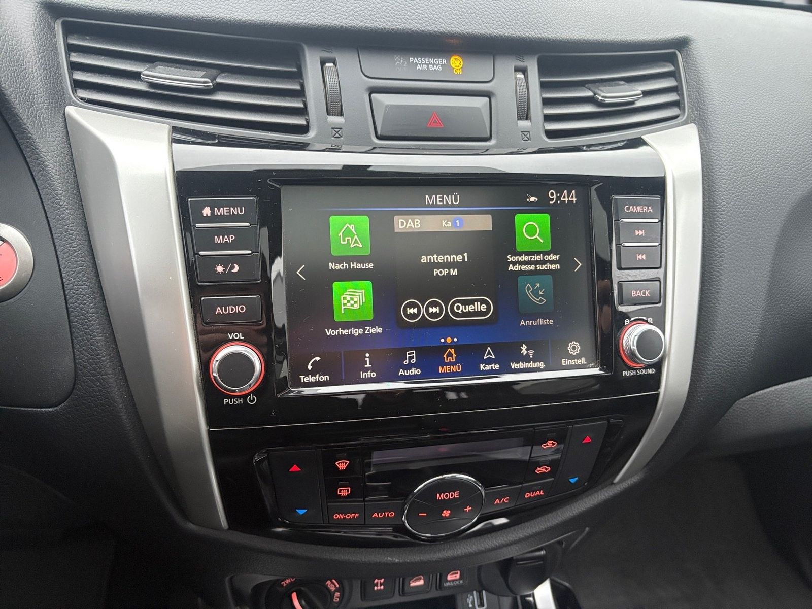 Fahrzeugabbildung Nissan Navara NP300 4x4 2.3 dCi Tekna Double Cab LED+LM