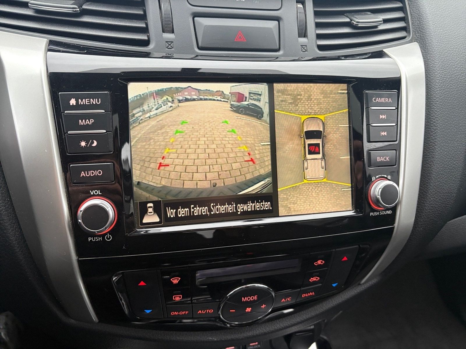 Fahrzeugabbildung Nissan Navara NP300 4x4 2.3 dCi Tekna Double Cab LED+LM