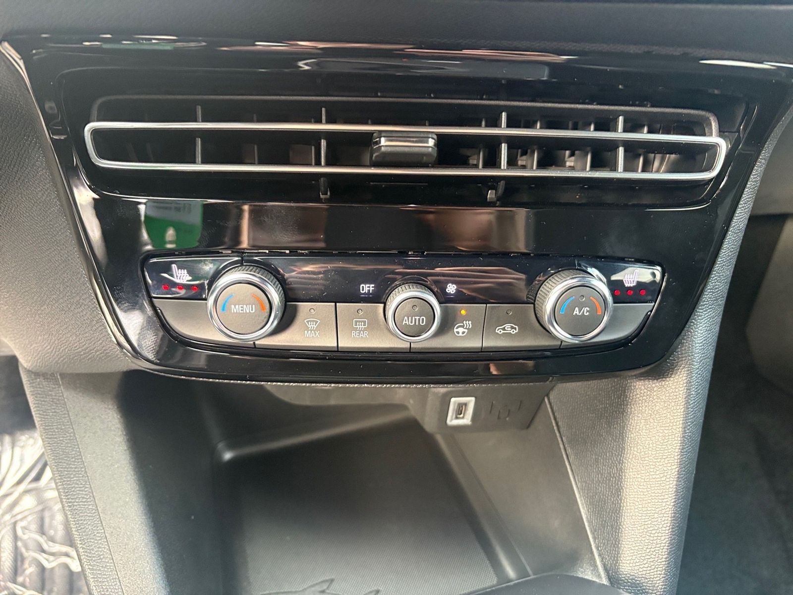 Fahrzeugabbildung Opel Mokka 1.2 Turbo GS LED+SHZ+Winterp.+Kam.+KlimaA